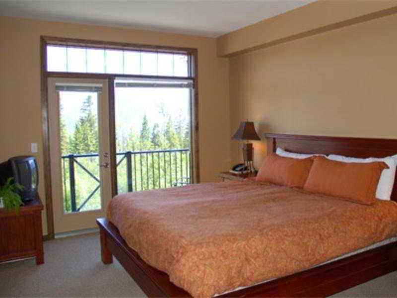 Glacier Mountaineer Lodge Golden Rom bilde